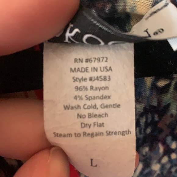 Super vibrant, cute and comfortable Kokoon Boutique Brand top. Made in USA - Picture 5 of 7